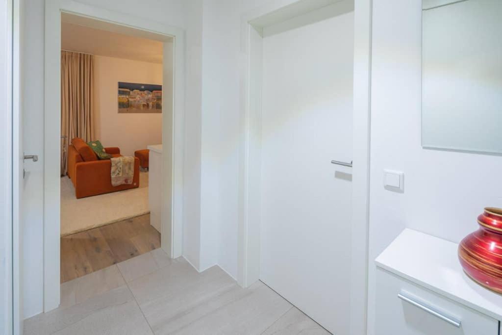 Modernes Apartment Josefiau Salzburgo Exterior foto